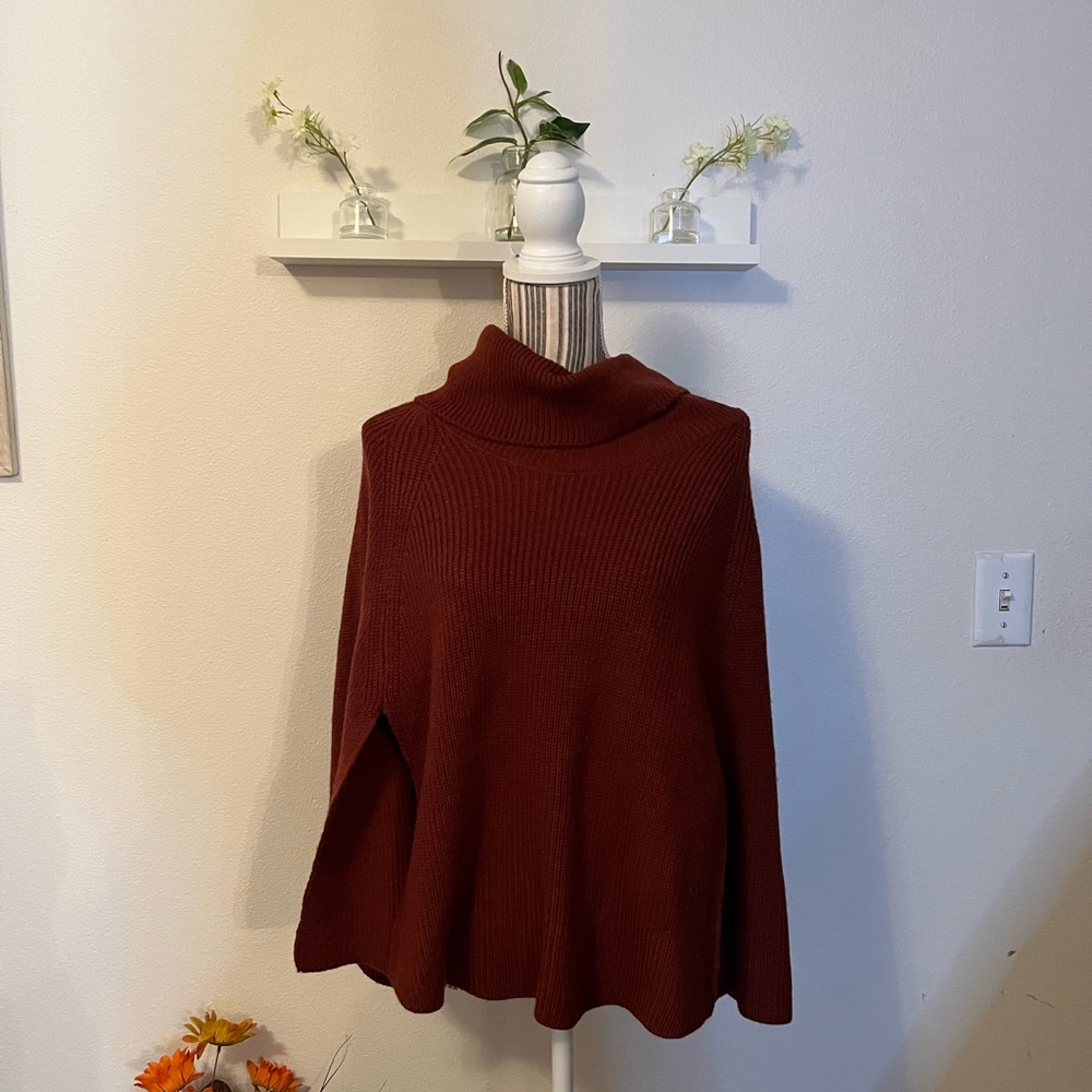 Red poncho. Size S.❤️